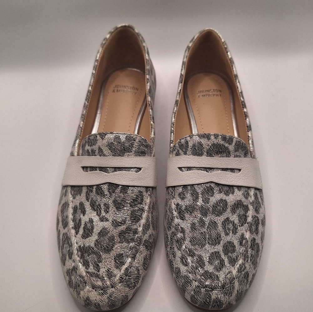Leopard-Print Leather Loafers in Gray - Comfort Slip-Ons